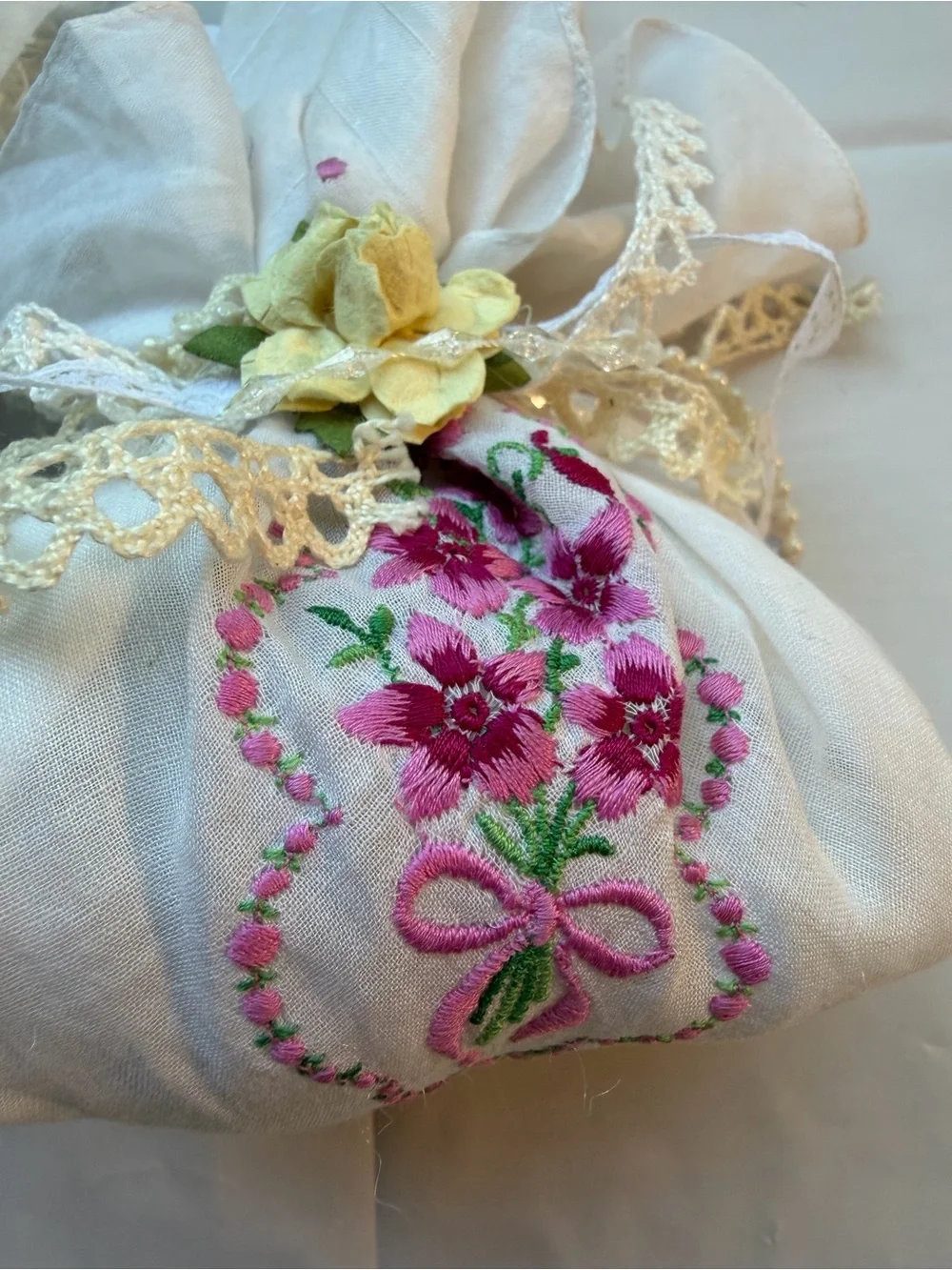 VINTAGE Embroidered Handkerchief Sachet Pouches Lace Floral Pair (2) Cottagecore